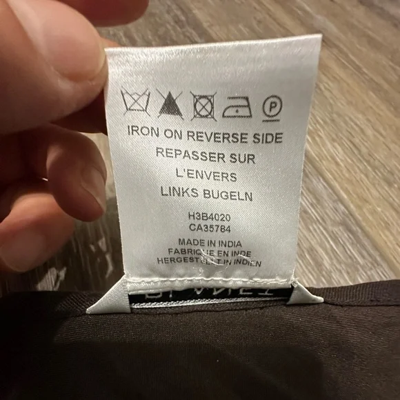 🛍️100% Linen and Silk trim Skirt with embroidered excellent condition. - Picture 3 of 8